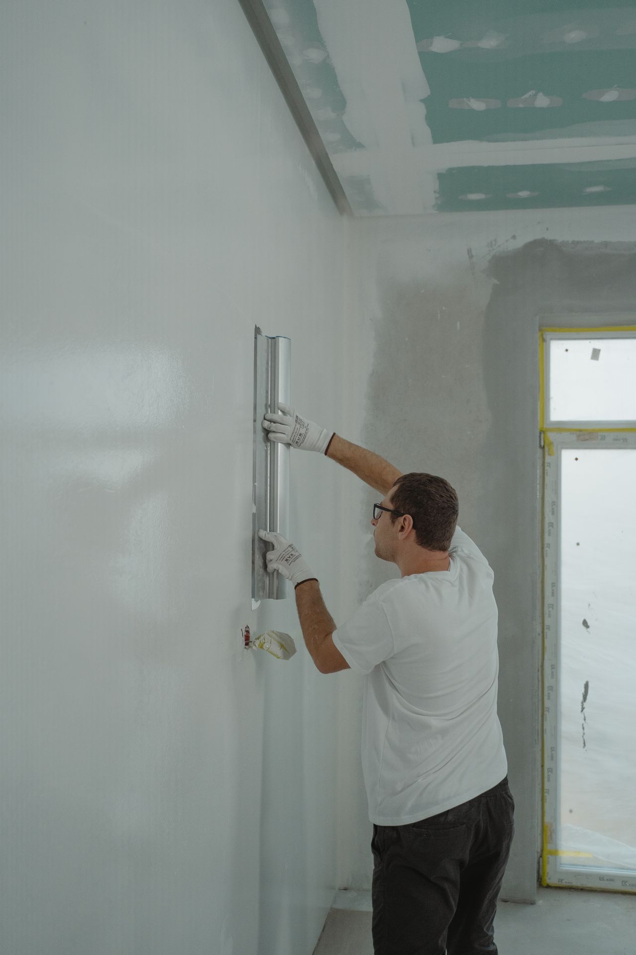 A renderer smoothing fresh render onto a wall with a float